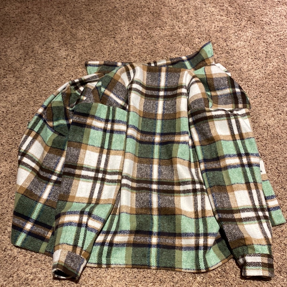 Perfect flannel for the fall/winter. Amazon. Size:S